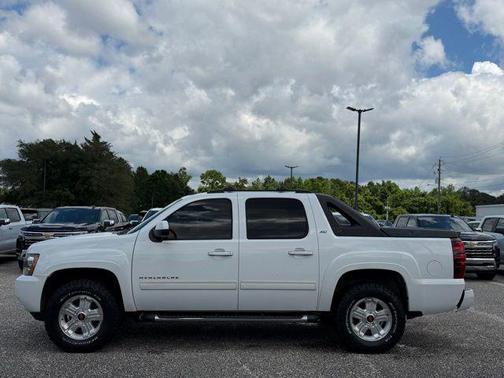 Summit White 2011 Chevrolet Avalanche 1500 LT