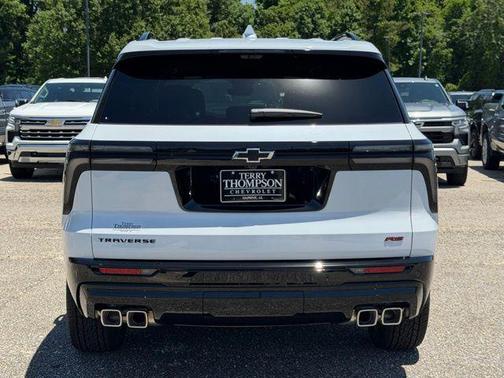 Polar White Tricoat 2026 Chevrolet Traverse RS