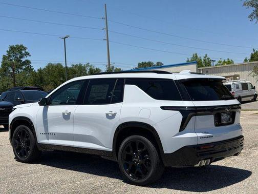 Polar White Tricoat 2026 Chevrolet Traverse RS