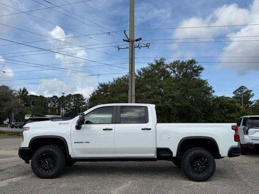 Summit White 2026 Chevrolet Silverado 2500 Crew Cab, Standard Bed, XR2, 4WD