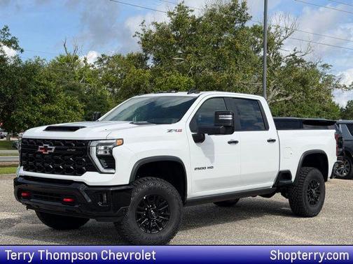 Summit White 2026 Chevrolet Silverado 2500 Crew Cab, Standard Bed, XR2, 4WD