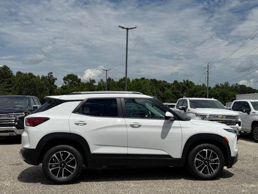 Summit White 2026 Chevrolet Trailblazer LT