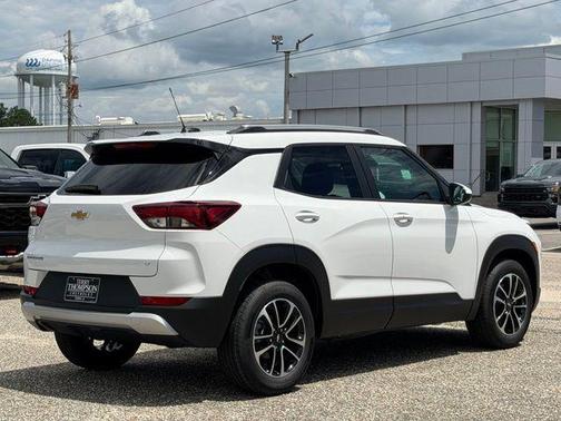Summit White 2026 Chevrolet Trailblazer LT