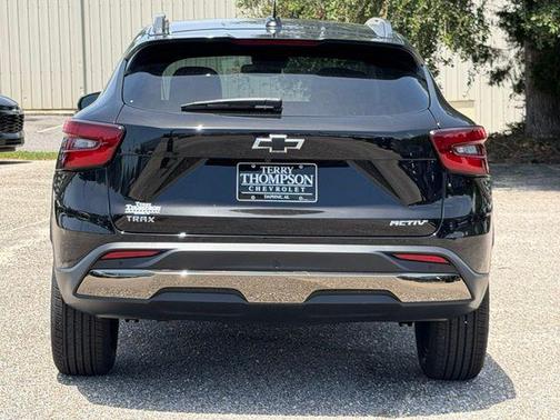 Mosaic Black Metallic 2026 Chevrolet Trax FWD ACTIV