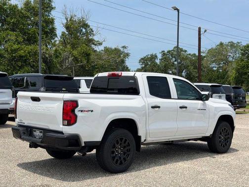 Summit White 2026 Chevrolet Colorado WT