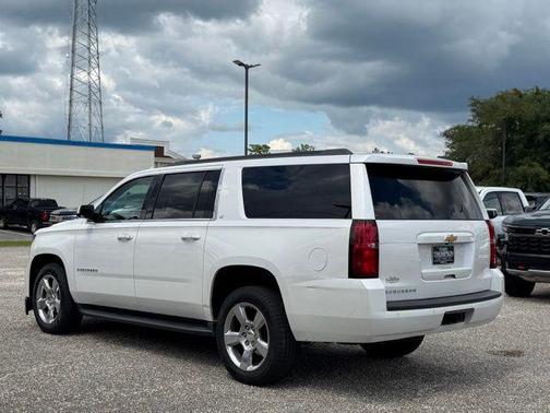 Iridescent Pearl Tricoat 2018 Chevrolet Suburban LT