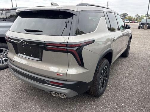 Sandstone Gray 2026 Chevrolet Traverse AWD Z71