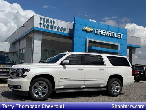 Iridescent Pearl Tricoat 2017 Chevrolet Suburban LT