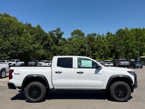 Summit White 2026 Chevrolet Colorado Trail Boss