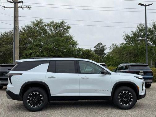 Polar White Tricoat 2026 Chevrolet Traverse AWD Z71