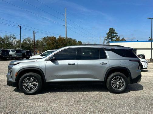 2024 Chevrolet Traverse LT