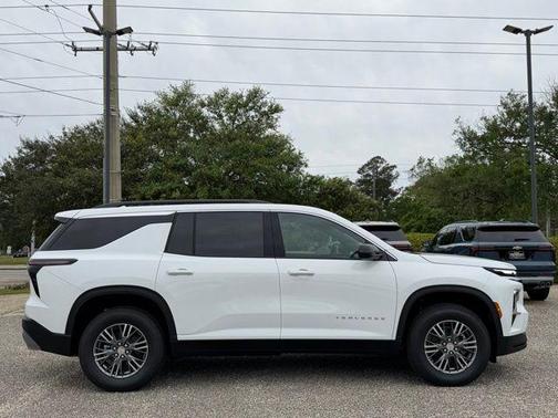Summit White 2026 Chevrolet Traverse LT