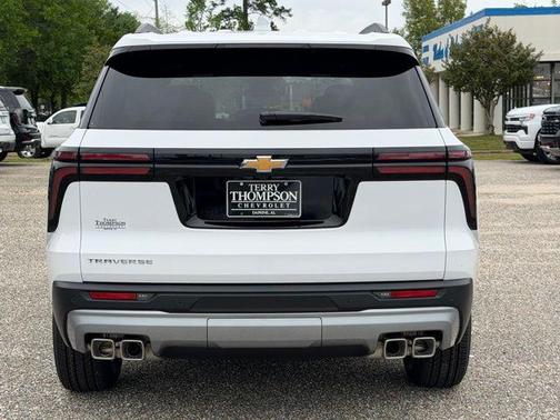 Summit White 2026 Chevrolet Traverse LT