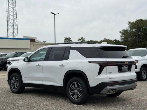 Summit White 2026 Chevrolet Traverse LT