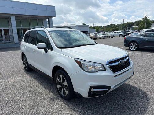 Crystal White Pearl 2018 Subaru Forester 2.5i Premium