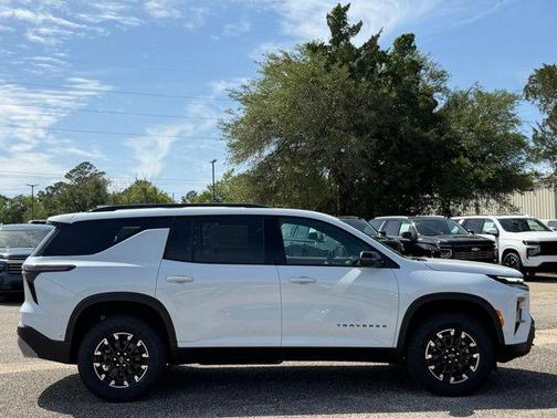 Polar White Tricoat 2026 Chevrolet Traverse AWD Z71