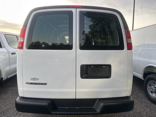 2025 Chevrolet Express 2500 RWD 2500 Regular Wheelbase WT