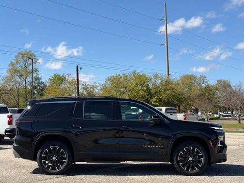 Mosaic Black Metallic 2026 Chevrolet Traverse LT