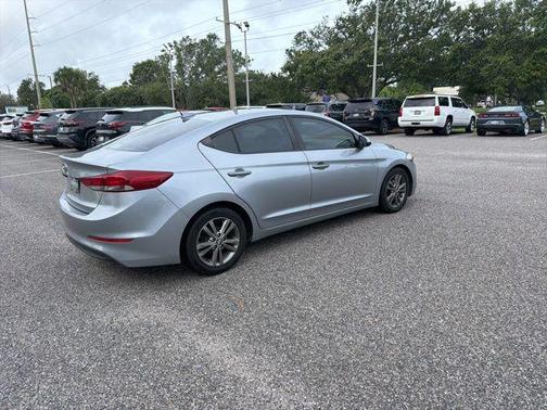 Shale Gray Metallic 2017 Hyundai ELANTRA SE