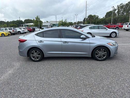 Shale Gray Metallic 2017 Hyundai ELANTRA SE