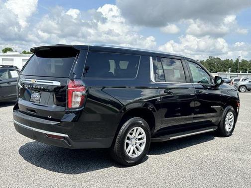 2023 Chevrolet Suburban LT
