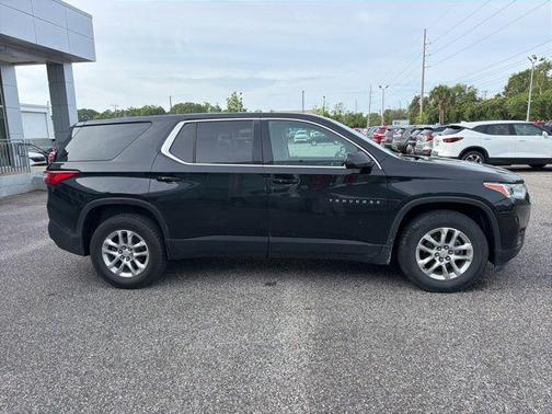 Mosaic Black Metallic 2019 Chevrolet Traverse LS