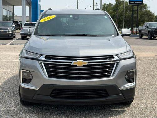 Sterling Gray Metallic 2023 Chevrolet Traverse LT Cloth