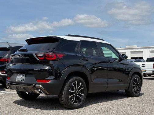 Mosaic Black Metallic 2024 Chevrolet Trailblazer ACTIV