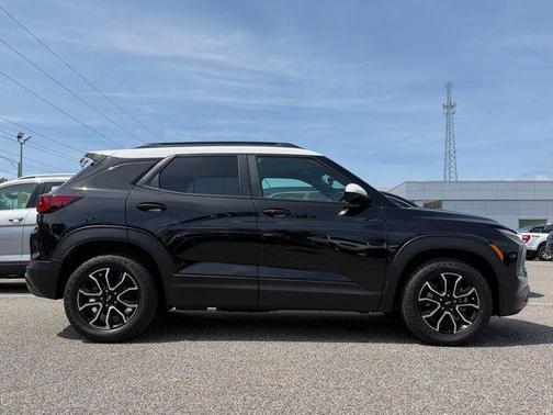 Mosaic Black Metallic 2024 Chevrolet Trailblazer ACTIV