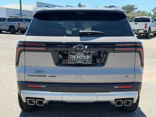 Sandstone Gray 2026 Chevrolet Traverse AWD Z71