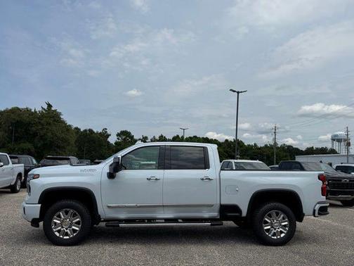 Polar White Tricoat 2026 Chevrolet Silverado 2500 High Country