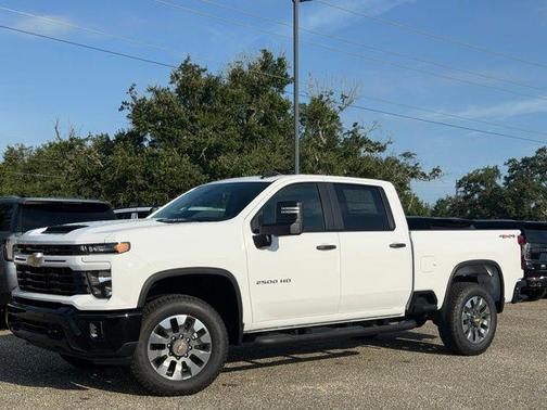Summit White 2026 Chevrolet Silverado 2500 Custom