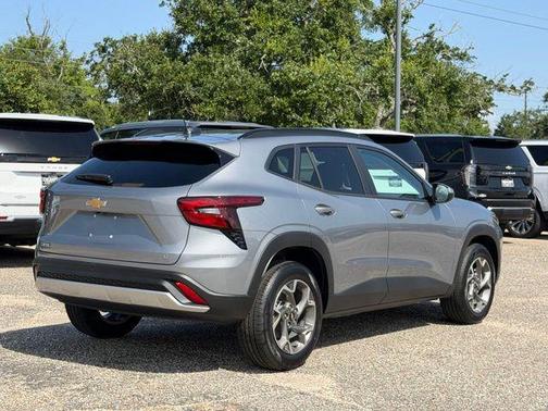 Sterling Gray Metallic 2026 Chevrolet Trax LT