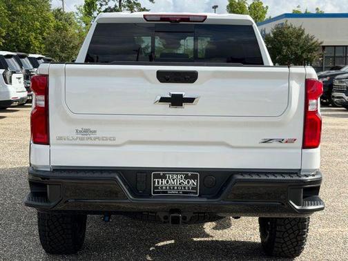 Summit White 2026 Chevrolet Silverado 1500 ZR2