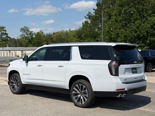 Polar White Tricoat 2026 Chevrolet Suburban High Country, RWD