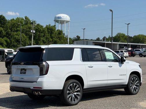 Polar White Tricoat 2026 Chevrolet Suburban High Country, RWD