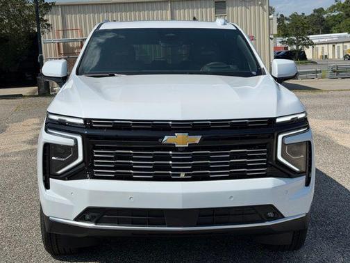 Polar White Tricoat 2026 Chevrolet Suburban High Country, RWD