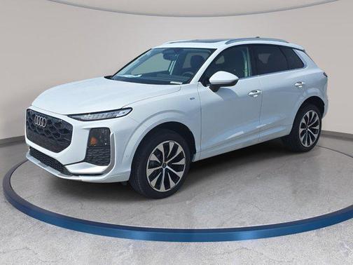 Glacier White Metallic 2026 Audi Q3 TFSI quattro S tronic