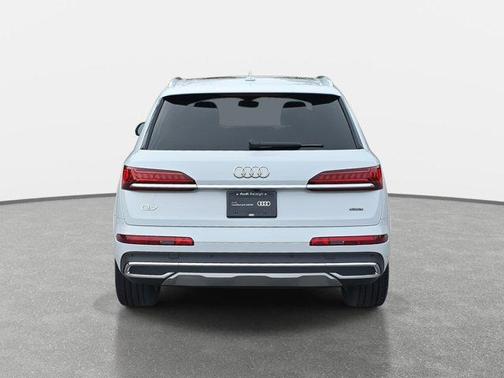 2023 Audi Q7 45 Premium