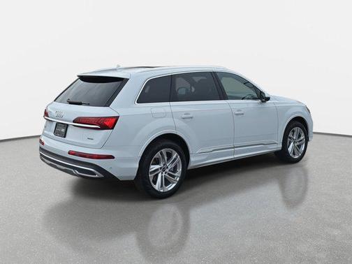 2023 Audi Q7 45 Premium