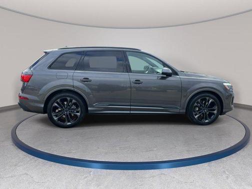 Samurai Gray Metallic 2026 Audi Q7 55 Premium Plus