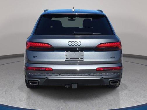 Samurai Gray Metallic 2026 Audi Q7 55 Premium Plus