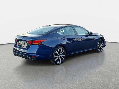 2022 Nissan Altima SR FWD