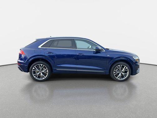 2022 Audi Q8 55 Premium Plus