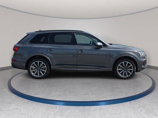 2023 Audi Q7 45 Premium Plus