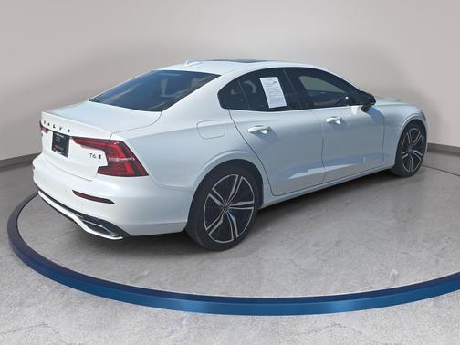 Crystal White Pearl Metallic 2019 Volvo S60 T6 R-Design