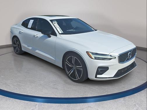 Crystal White Pearl Metallic 2019 Volvo S60 T6 R-Design