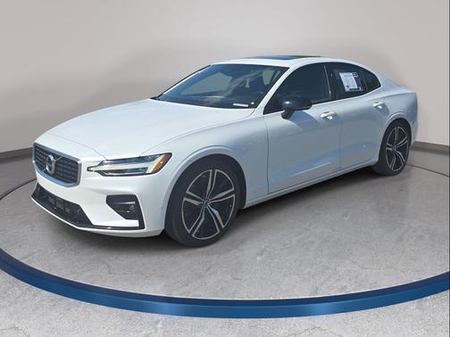 Crystal White Pearl Metallic 2019 Volvo S60 T6 R-Design