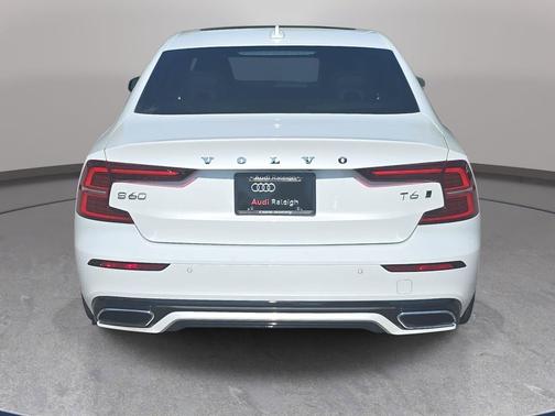 Crystal White Pearl Metallic 2019 Volvo S60 T6 R-Design