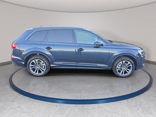 Waitomo Blue Metallic 2026 Audi Q7 45 Premium Plus